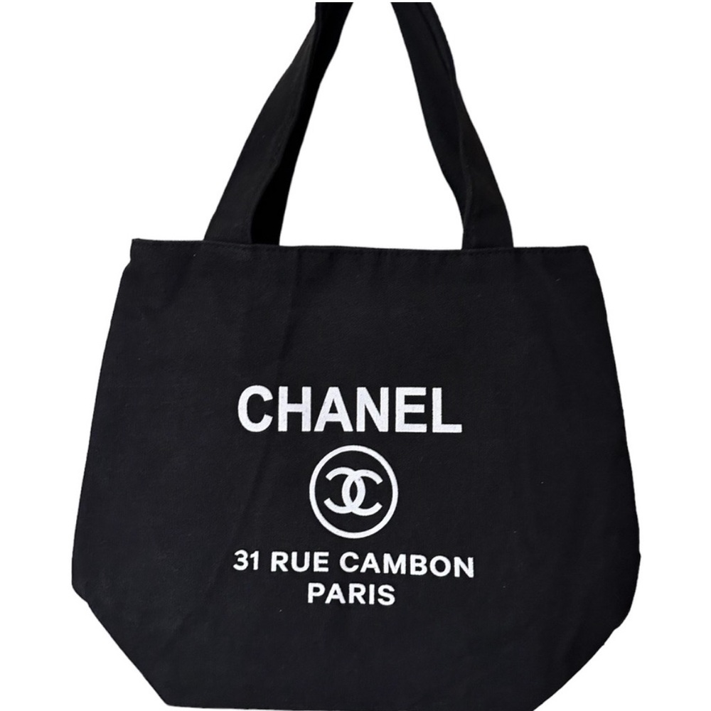 Chanel le lift tote